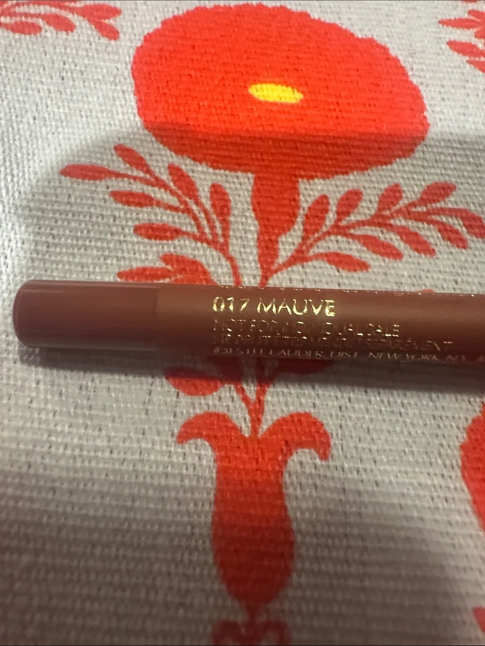 Estee Lauder moisturizer and serum set in gold, brown, pink - Picture 10 of 11